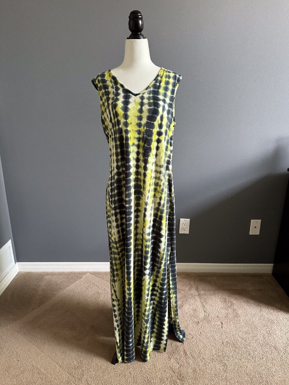 Toronto Designer V-Neck Sleeveless Maxi Dress, Lrg